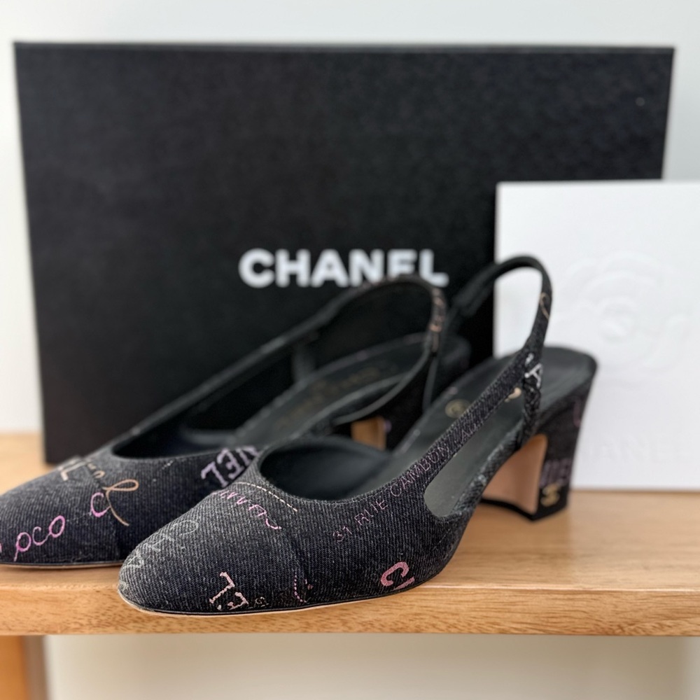 CHANEL dark Blue and Pink Textured Slingback Heels